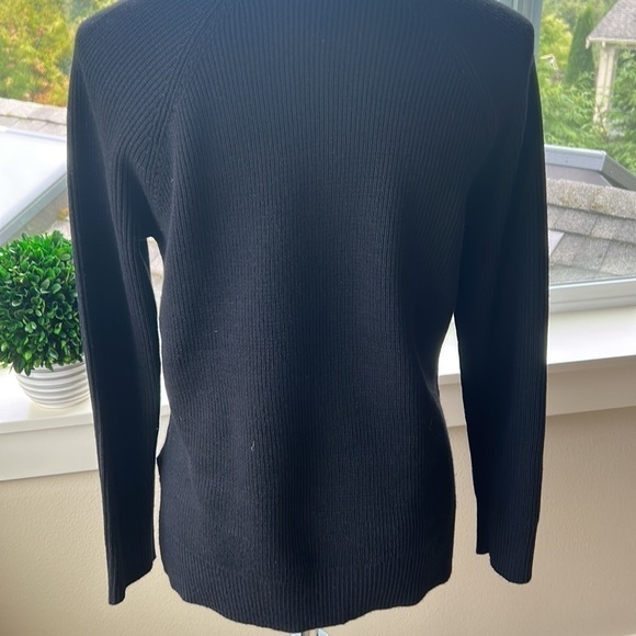 ATHLETA women’s Vneck black sweater size XS - Picture 5 of 9